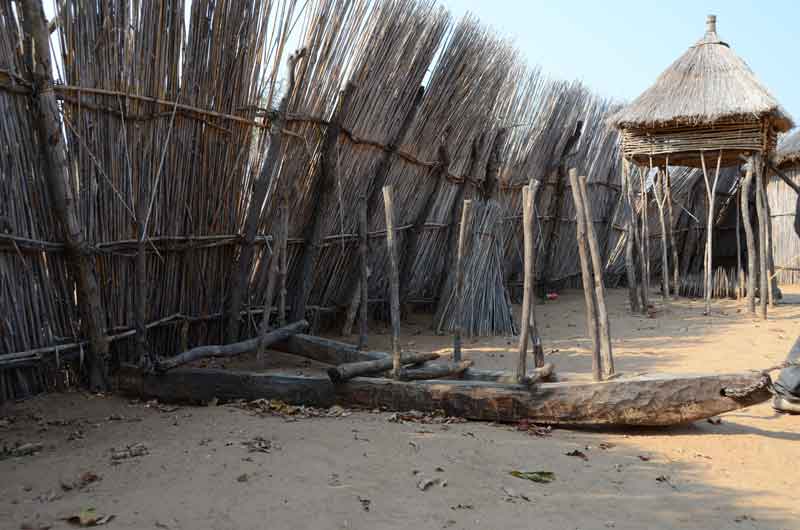 36 - Namibia - poblado Kavango - arado